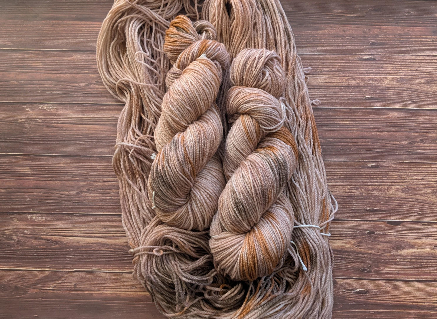 Echeveaux Lyl Frenchy - Merinos d'Arles NSW - Fingering - Coloris Mocha Mousse Pantone 2025