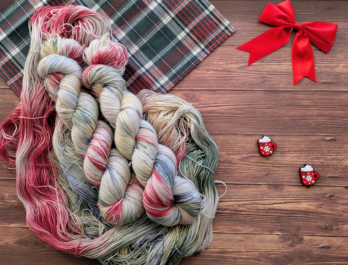 Echeveau Lyl Bling merinos superwash nylon stellina – Fingering – Coloris le train de Noël