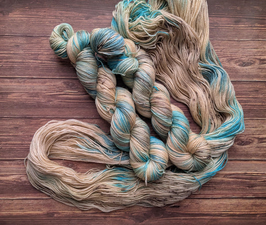 Echeveau Lyl Bling merinos superwash nylon stellina – Fingering Sock – Coloris Les pieds dans le sable