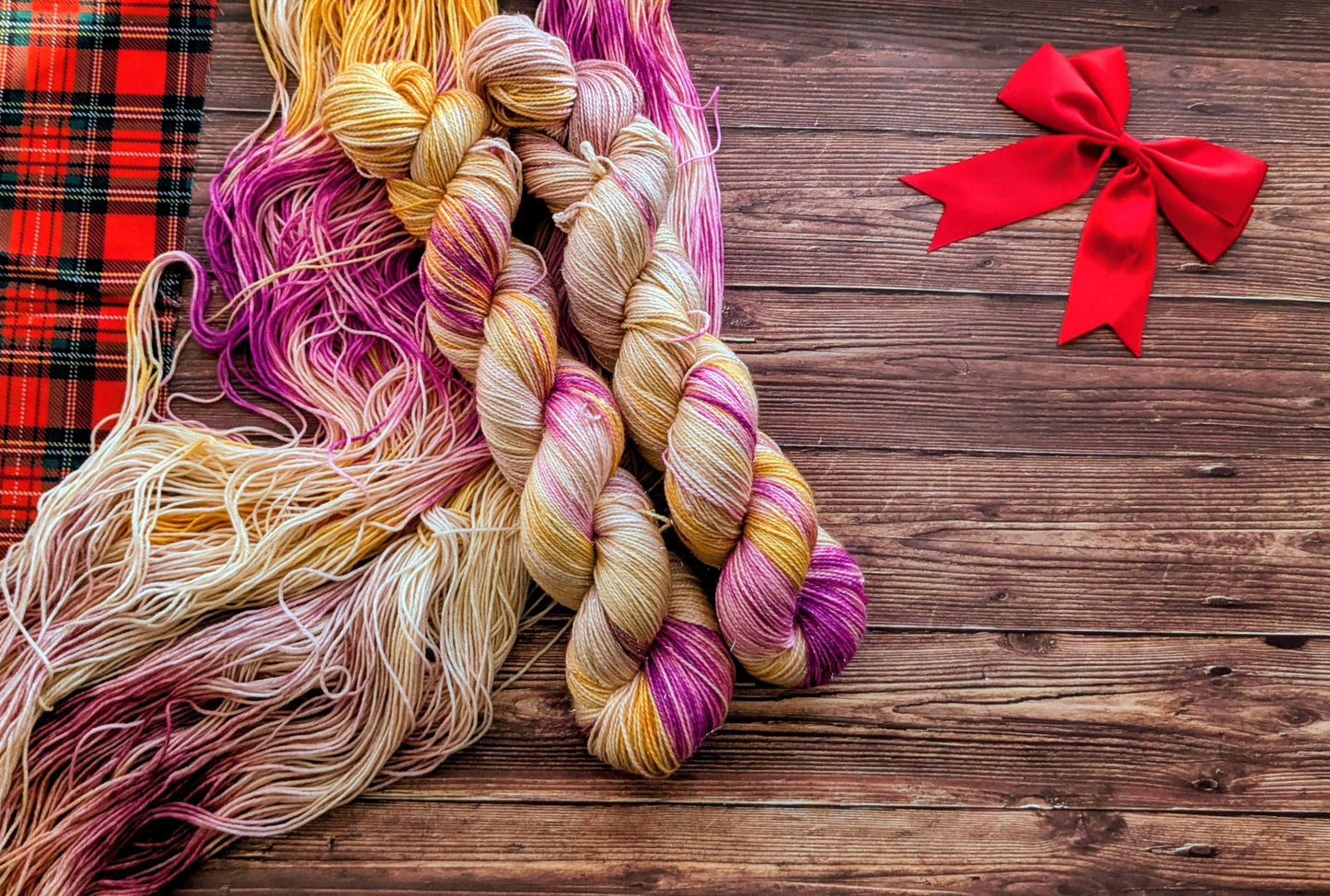 Echeveau Lyl Bling merinos superwash nylon stellina – Fingering – Coloris Décembre - Bûche de Noël