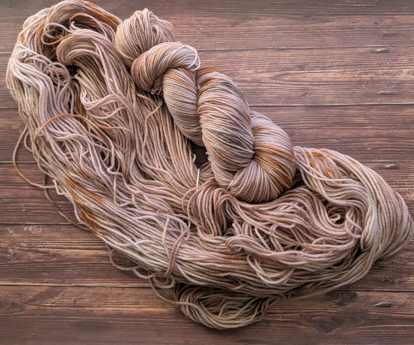 Echeveaux Lyl Frenchy - Merinos d'Arles NSW - Fingering - Coloris Mocha Mousse Pantone 2025