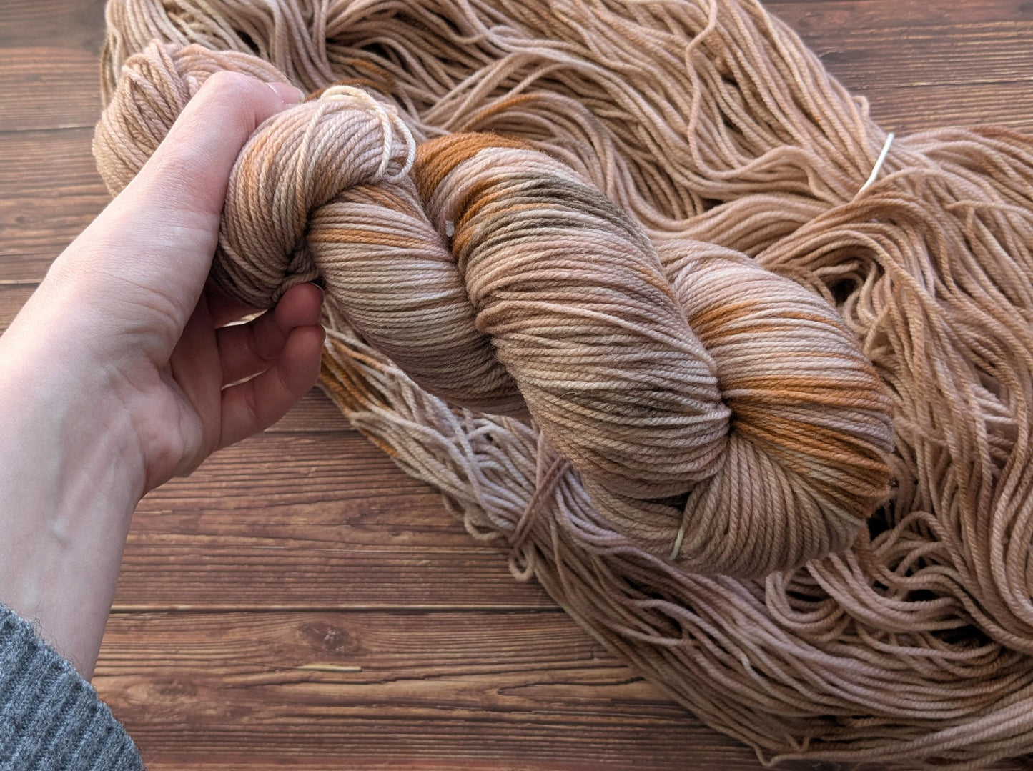 Echeveaux Lyl Frenchy - Merinos d'Arles NSW - Fingering - Coloris Mocha Mousse Pantone 2025