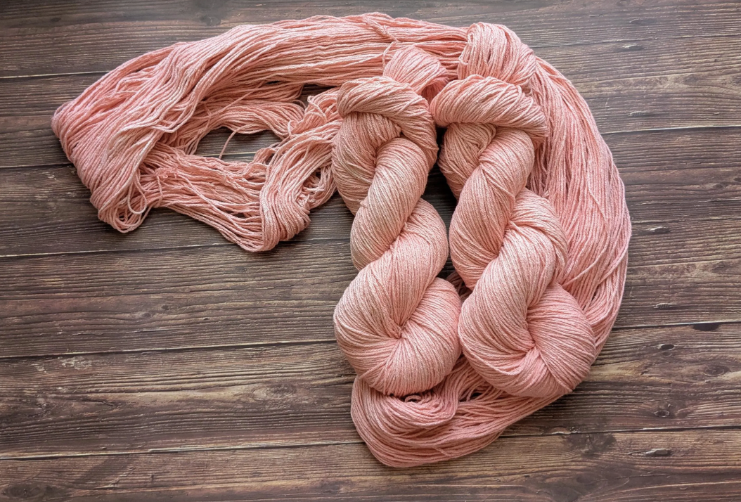 Echeveau Lyl Natural Silk bourette de soie - Fingering - Coloris Pamplemousse