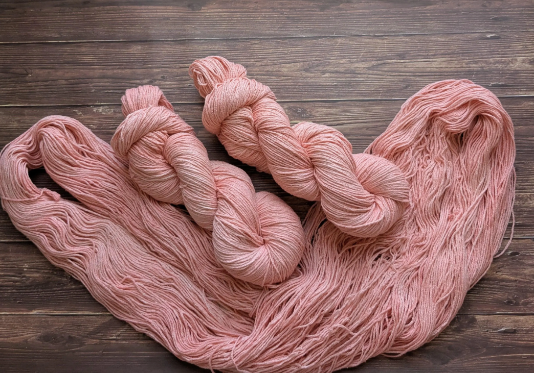 Echeveau Lyl Natural Silk bourette de soie - Fingering - Coloris Pamplemousse