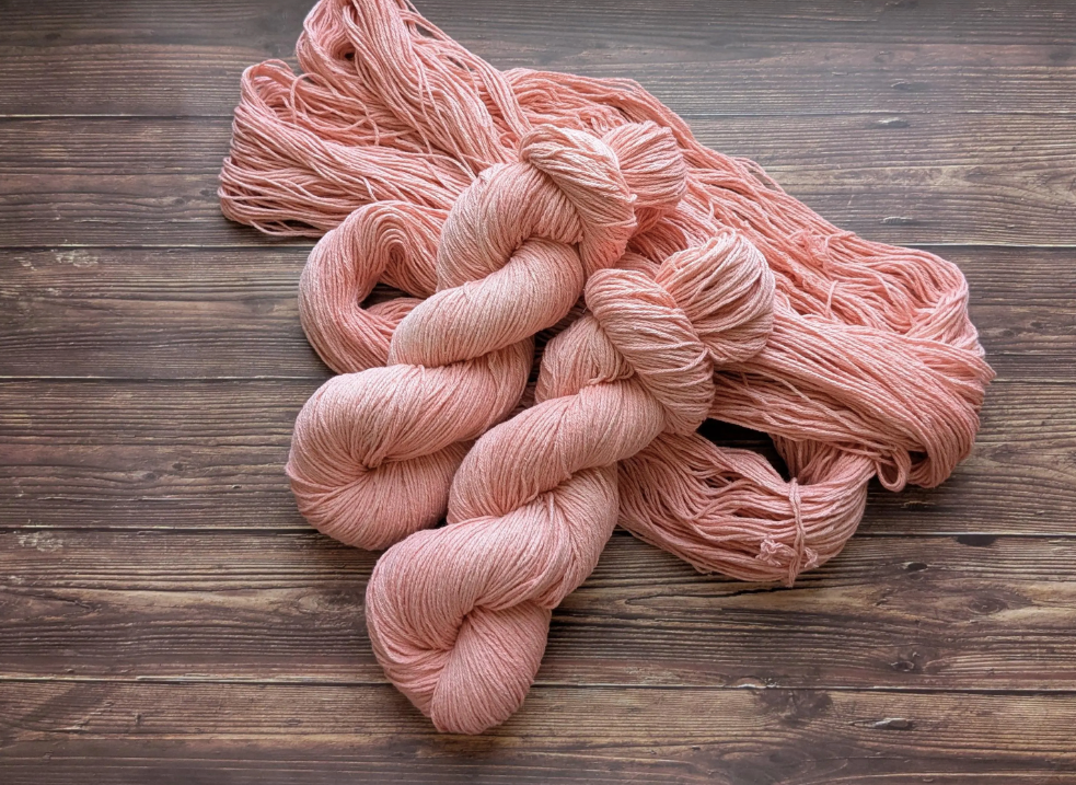 Echeveau Lyl Natural Silk bourette de soie - Fingering - Coloris Pamplemousse