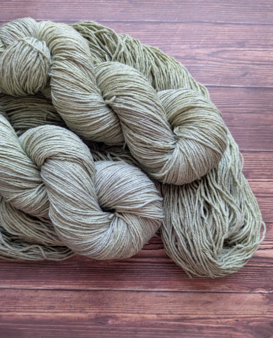 Echeveau Lyl Natural Silk bourette de soie - Fingering - Coloris Military