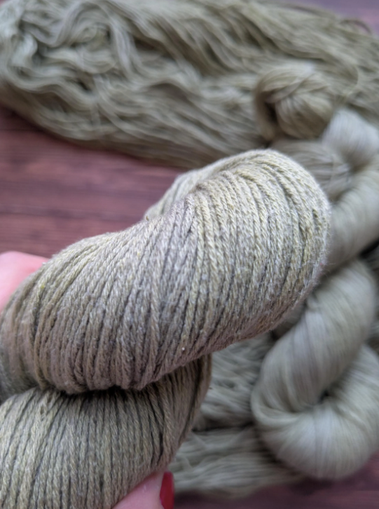 Echeveau Lyl Natural Silk bourette de soie - Fingering - Coloris Military