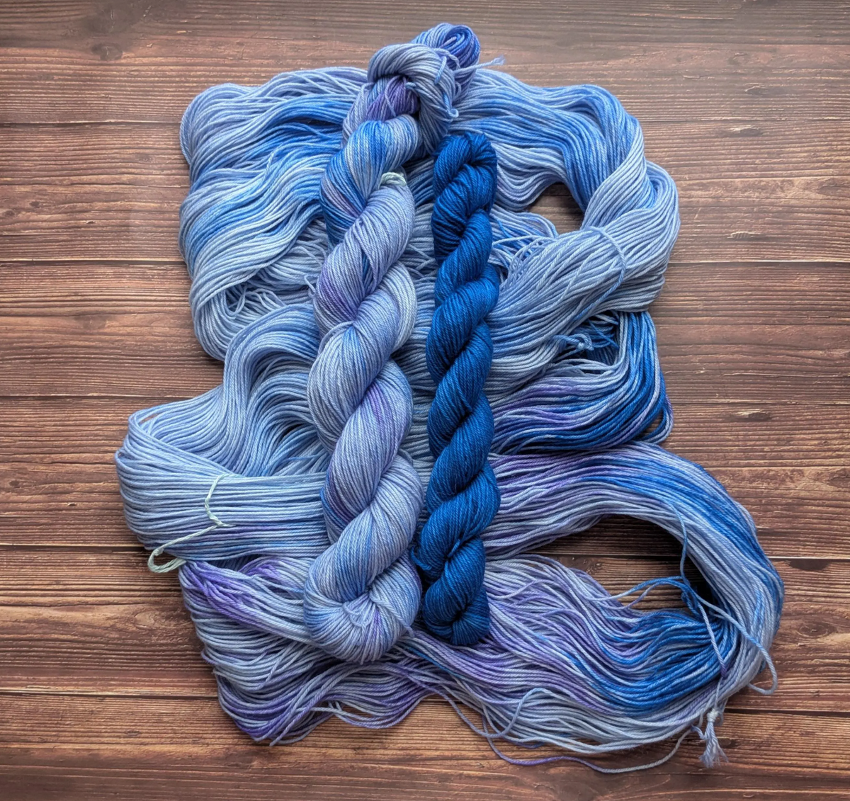 Kit laine chaussette Lyl Sock 50 gr + Lyl sock Mini - Delphinium + La chaise