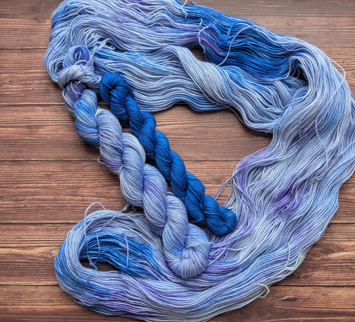 Kit laine chaussette Lyl Sock 50 gr + Lyl sock Mini - Delphinium + La chaise
