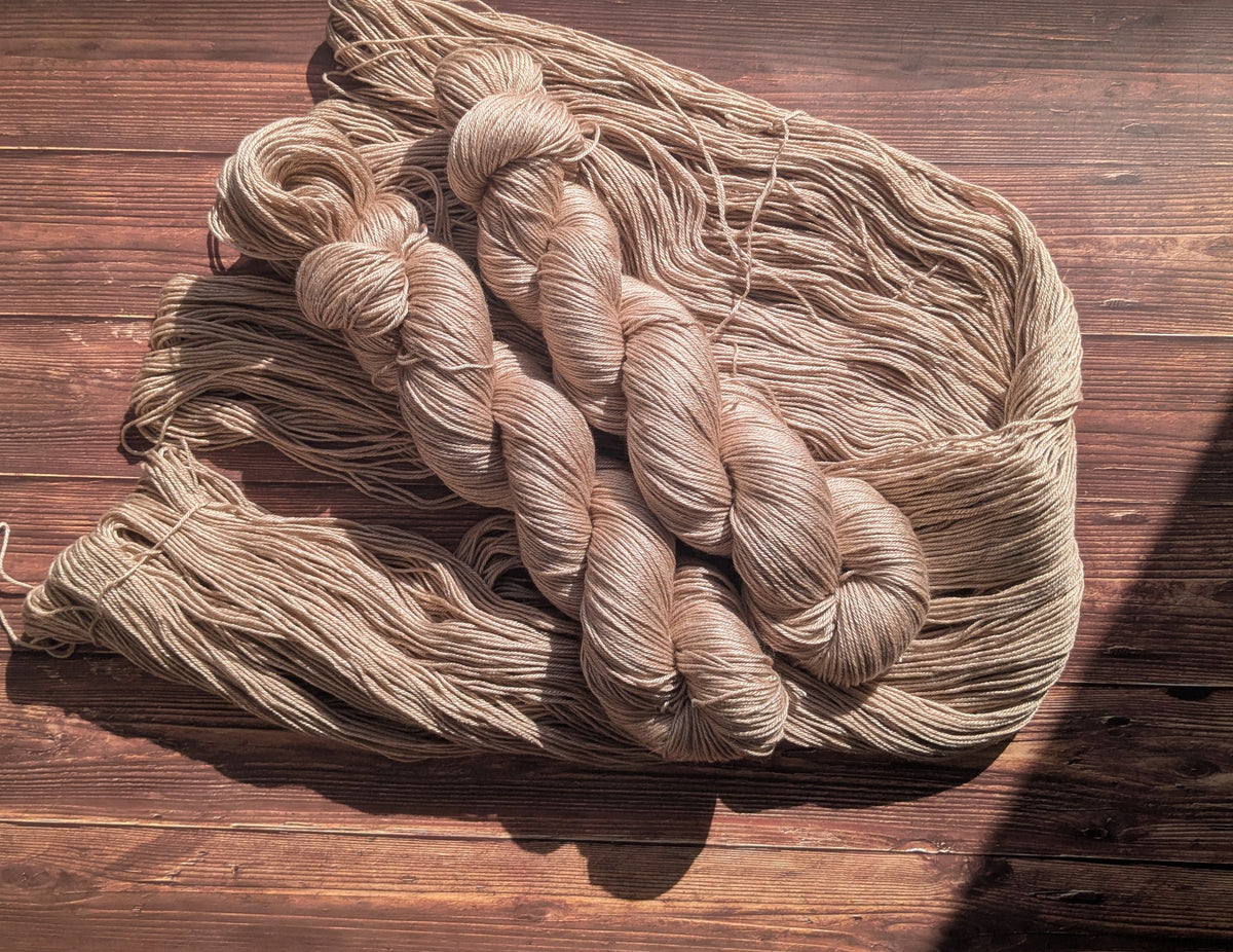 Echeveaux Lyl Camel Silk - Soie Bébé Chameau - Fingering non teint