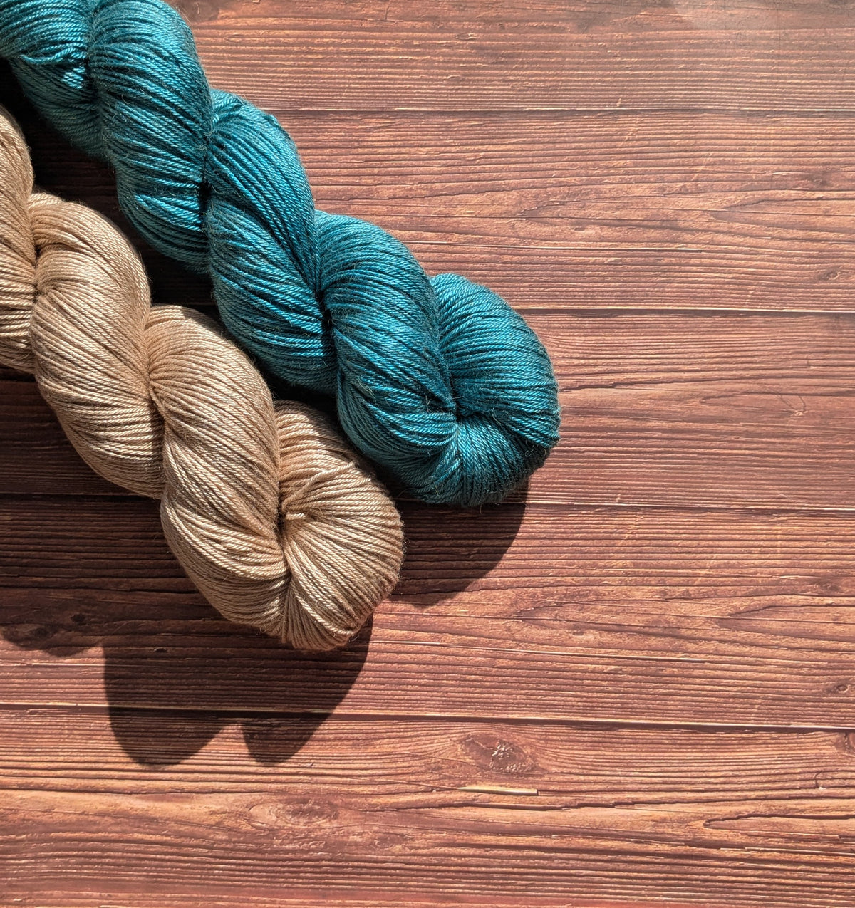 Echeveaux Lyl Camel Silk - Soie Bébé Chameau - Fingering coloris Plume de Paon