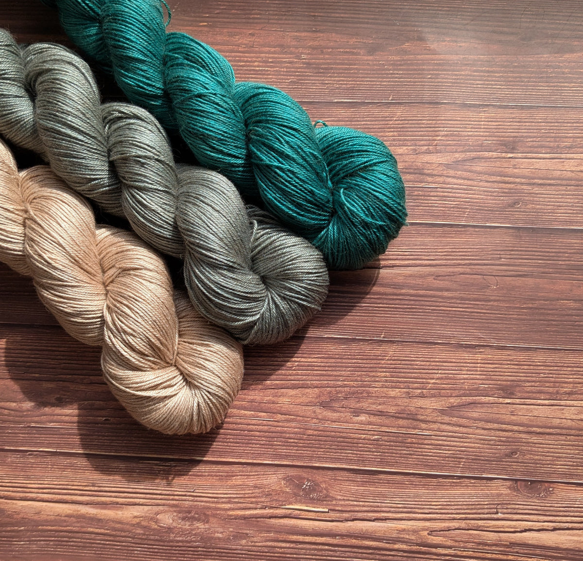 Echeveaux Lyl Camel Silk - Soie Bébé Chameau - Fingering coloris Lierre