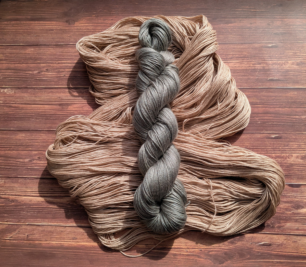 Echeveaux Lyl Camel Silk - Soie Bébé Chameau - Fingering coloris Lierre