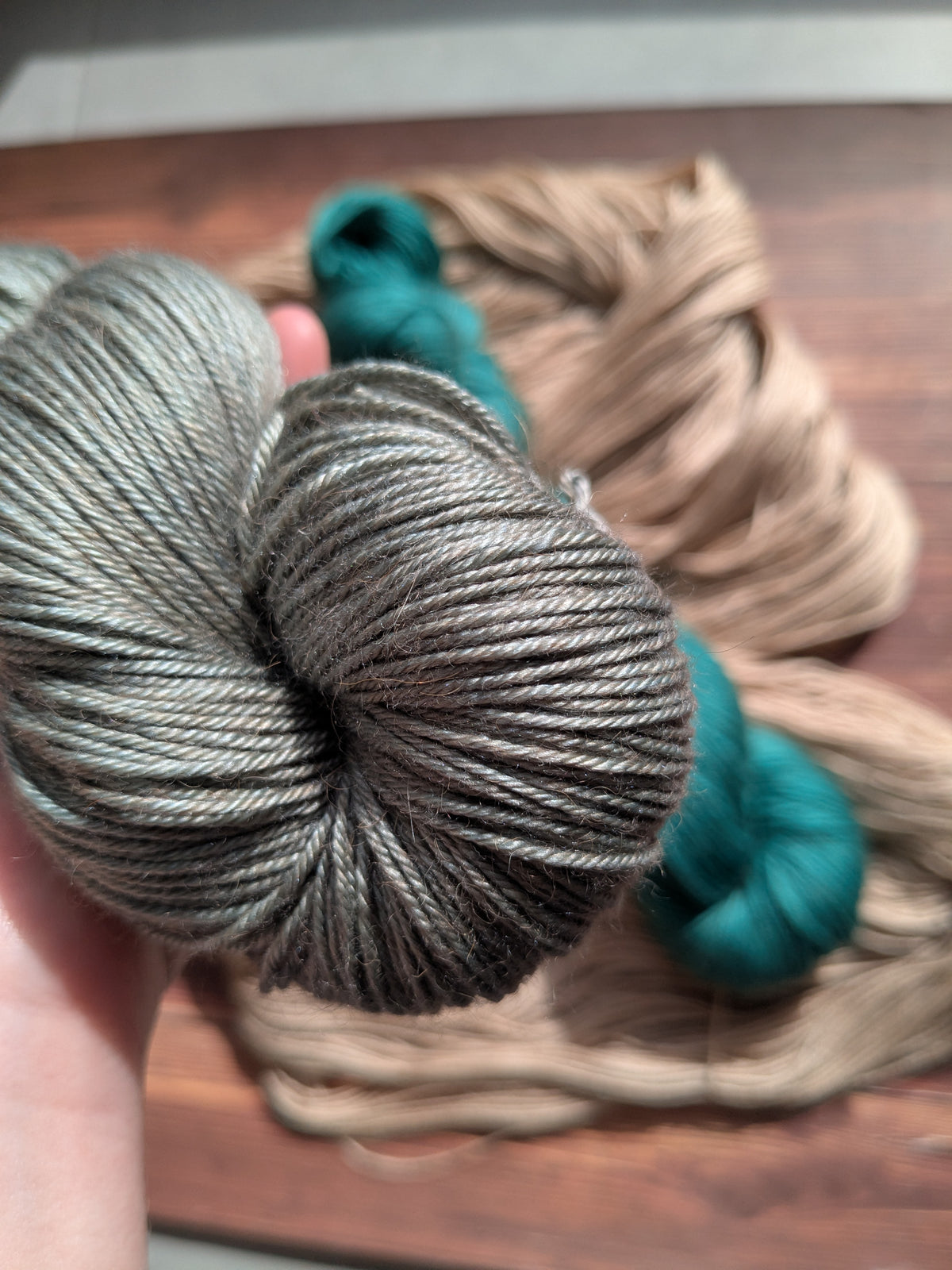 Echeveaux Lyl Camel Silk - Soie Bébé Chameau - Fingering coloris Lierre