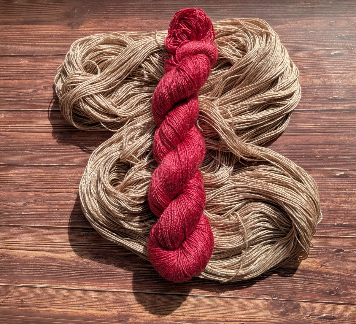 Echeveaux Lyl Camel Silk - Soie Bébé Chameau - Fingering coloris Rubis