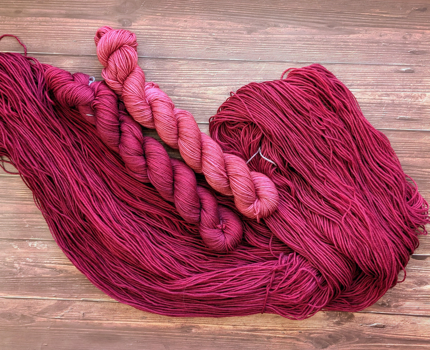 Kit Chaussettes Lyl Sock 50 grs merinos superwash nylon – Fingering Sock – Coloris Flower Power / Bordeaux