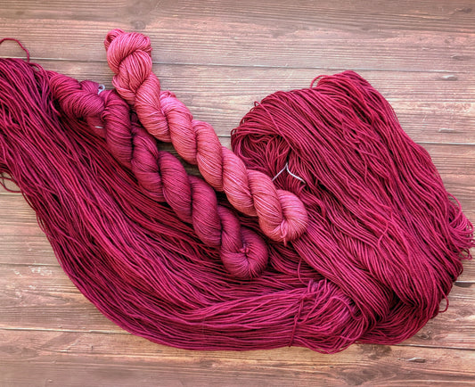 Kit Chaussettes Lyl Sock 50 grs merinos superwash nylon – Fingering Sock – Coloris Flower Power / Bordeaux