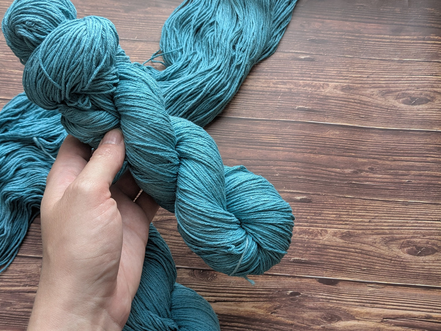 Echeveau Lyl Natural Silk bourette de soie - Fingering - Coloris Plumes de Paon