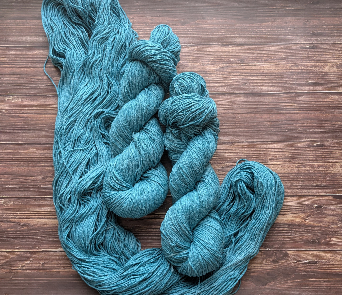 Echeveau Lyl Natural Silk bourette de soie - Fingering - Coloris Plumes de Paon