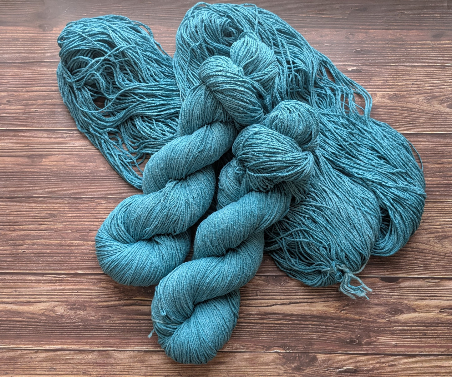 Echeveau Lyl Natural Silk bourette de soie - Fingering - Coloris Plumes de Paon