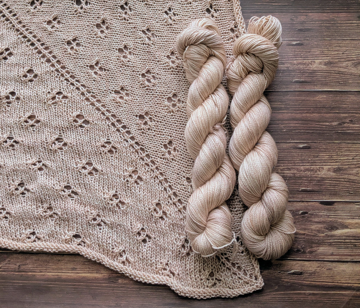 Echeveaux Lyl Merinos Silk - Merinos Soie - Fingering - Coloris Rose des Sables