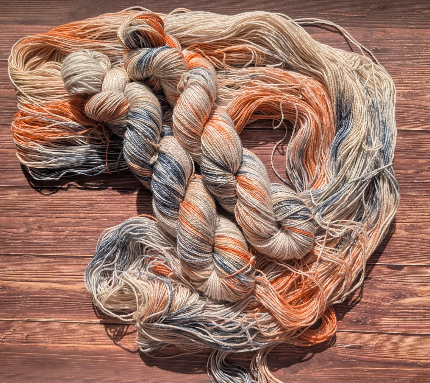 Echeveau Lyl Bling merinos superwash nylon stellina – Fingering – Coloris Juin - Le Phare