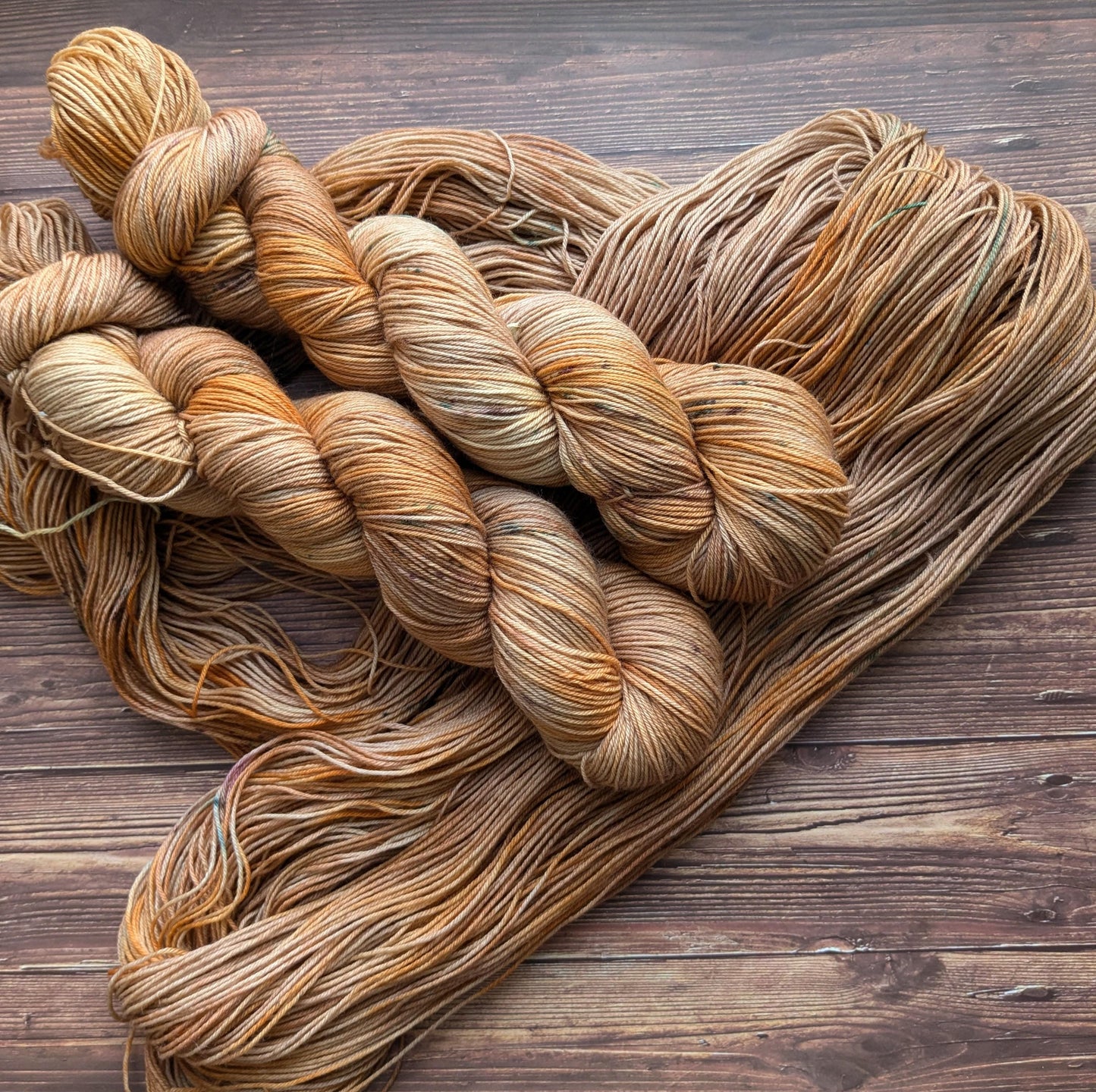 Echeveau Lyl Sock mérinos superwash nylon – Fingering – Coloris Cannelle et Mandarine