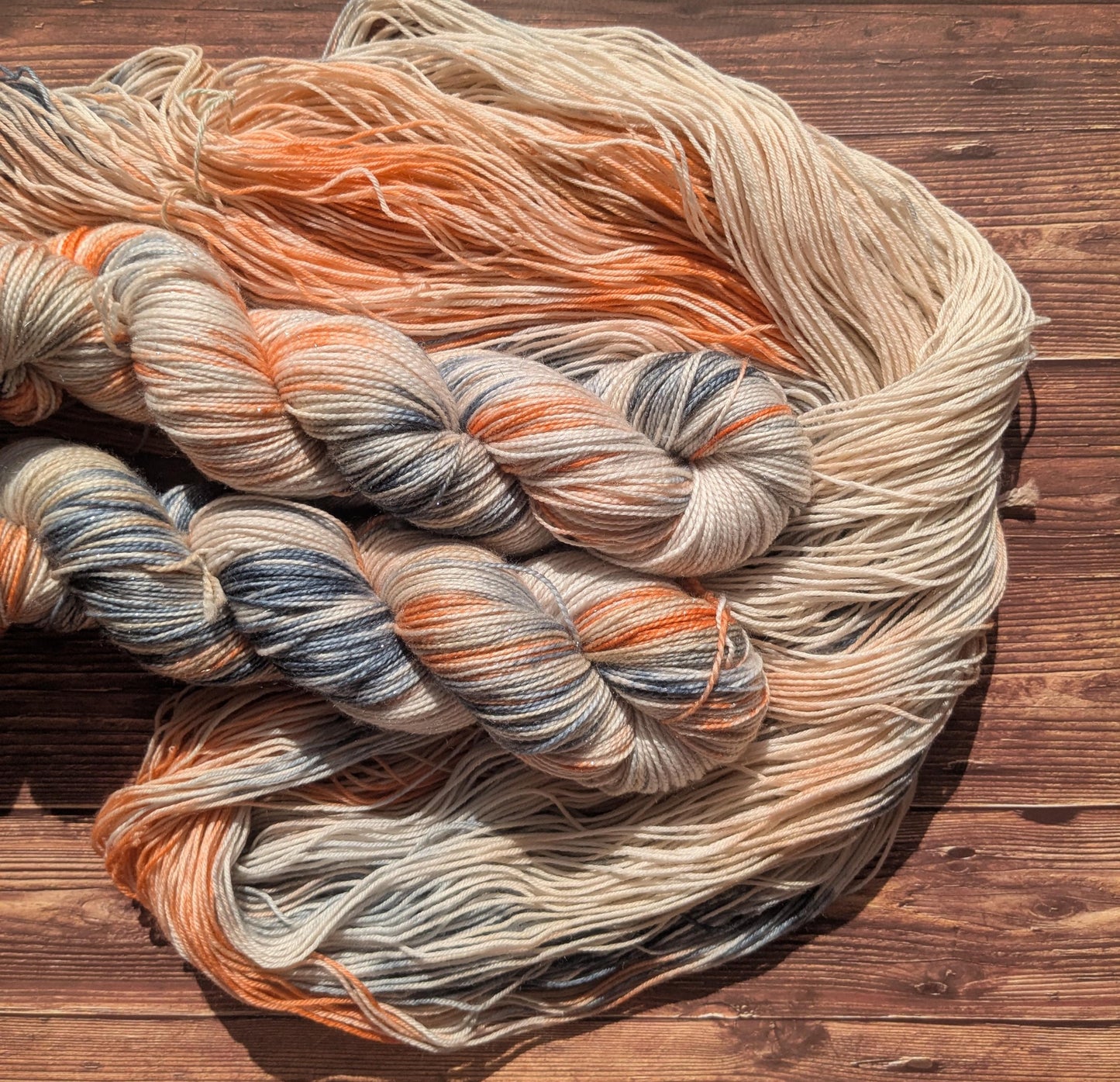 Echeveau Lyl Bling merinos superwash nylon stellina – Fingering – Coloris Juin - Le Phare