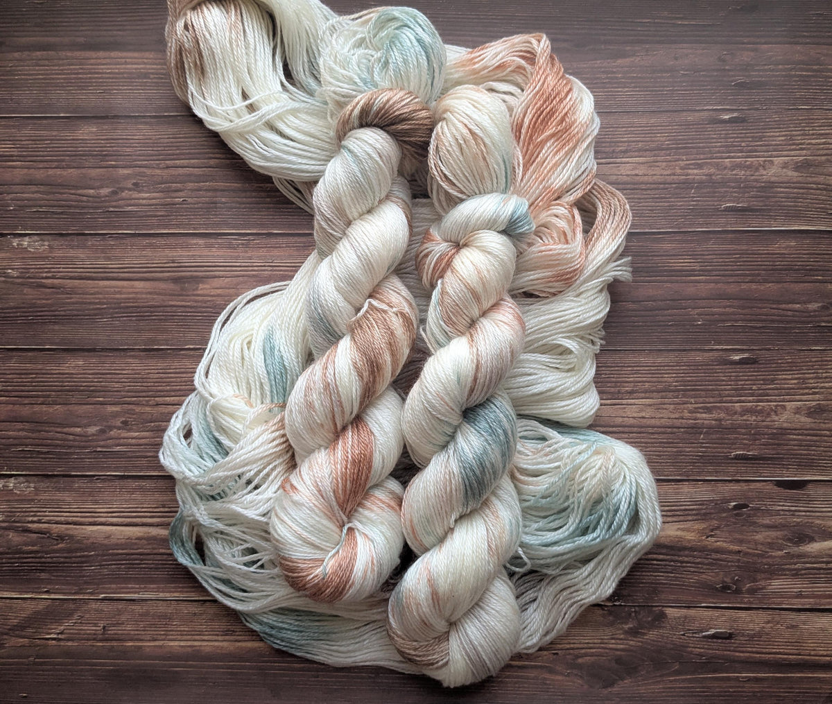 Echeveau Lyl Sunshine mérinos tencel – Fingering – Coloris Bout du monde