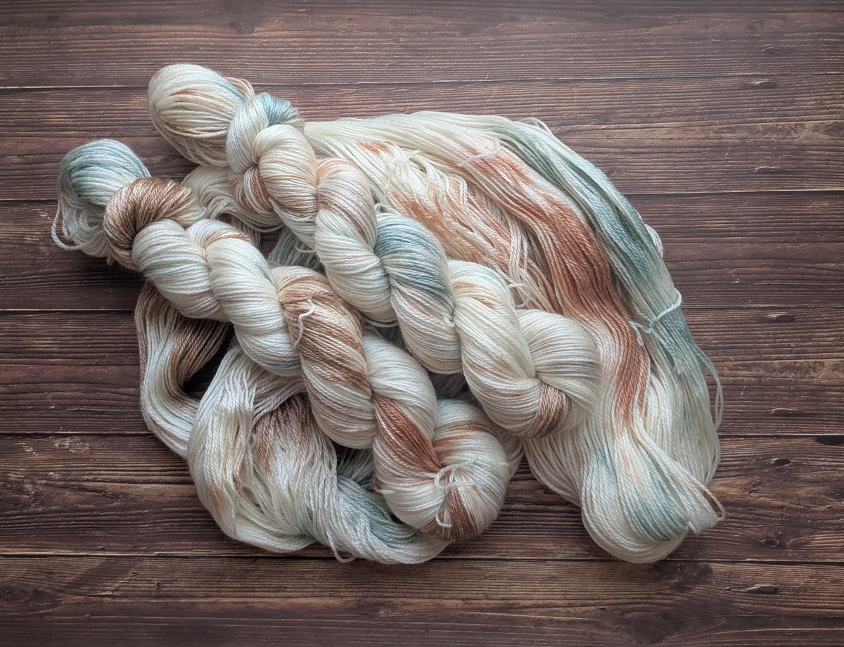 Echeveau Lyl Sunshine mérinos tencel – Fingering – Coloris Bout du monde