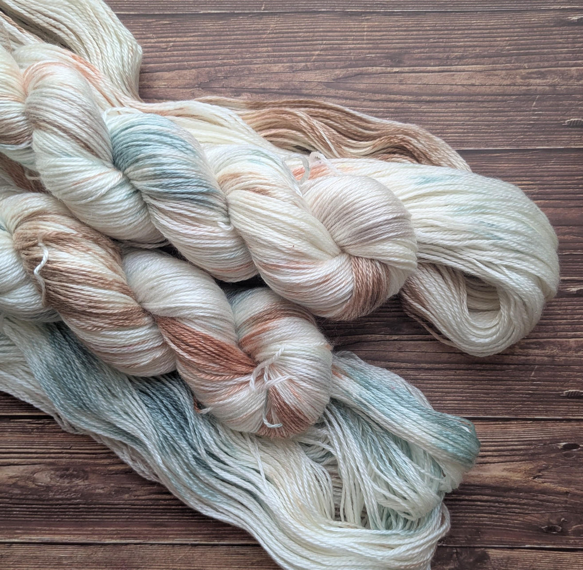 Echeveau Lyl Sunshine mérinos tencel – Fingering – Coloris Bout du monde